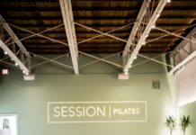 여름철 필라테스로 체력 회복 하실래요? brown wooden table with chairs