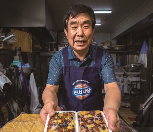 소비쿠폰 덕분에 장사할 맛 납니다…2차도 기대하고 있어요”